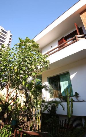 Casa à venda com 206m², 4 quartos e 6 vagasEntrada