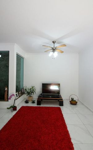 Casa à venda com 206m², 4 quartos e 6 vagasSala