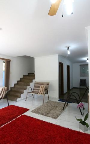 Casa à venda com 206m², 4 quartos e 6 vagasSala