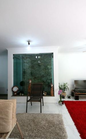 Casa à venda com 206m², 4 quartos e 6 vagasSala