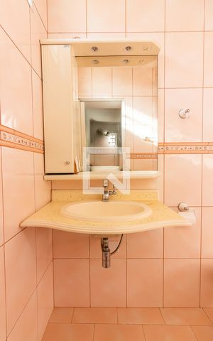 Casa à venda com 250m², 4 quartos e 2 vagas Casa à venda com 250m², 4 quartos e 2 vagasBanheiro 1