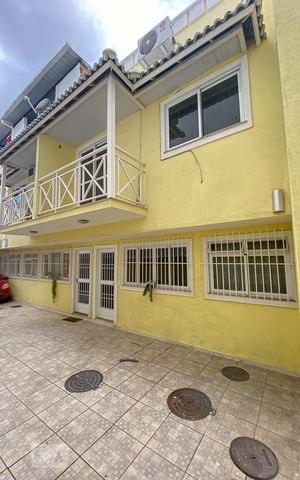 Casa à venda com 70m², 2 quartos e 1 vaga Casa à venda com 70m², 2 quartos e 1 vagaFachada
