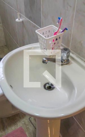 Casa à venda com 100m², 3 quartos e 1 vaga Casa à venda com 100m², 3 quartos e 1 vagaBanheiro 1