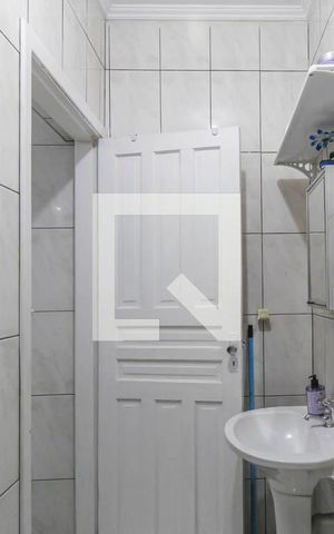 Casa à venda com 100m², 3 quartos e 1 vaga Casa à venda com 100m², 3 quartos e 1 vagaBanheiro de Serviço