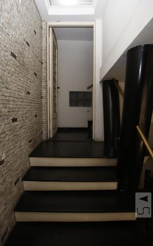 Casa à venda com 400m², 8 quartos e 1 vagaescada