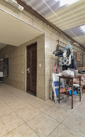 Casa à venda com 156m², 5 quartos e 2 vagas Casa à venda com 156m², 5 quartos e 2 vagasGaragem