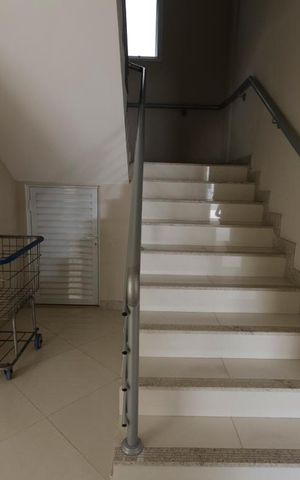 Apartamento para alugar com 220m², 3 quartos e 2 vagasEscada
