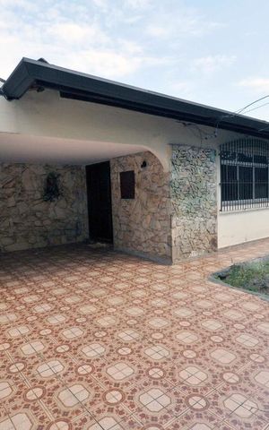 Casa à venda com 150m², 4 quartos e 2 vagasFrente da Casa