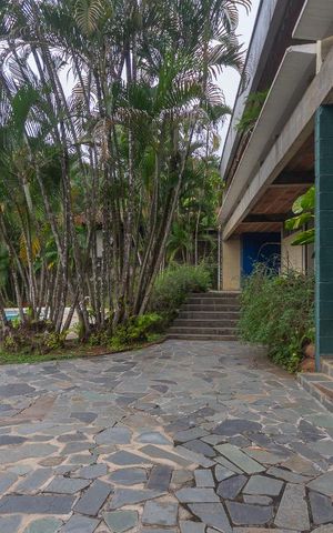 Casa de condomínio à venda com 400m², 4 quartos e 2 vagas Casa de condomínio à venda com 400m², 4 quartos e 2 vagasFachada