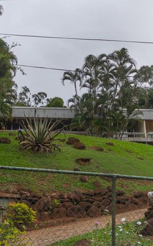 Casa de condomínio à venda com 400m², 4 quartos e 2 vagas Casa de condomínio à venda com 400m², 4 quartos e 2 vagasFachada