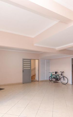 Casa de condomínio à venda com 355m², 4 quartos e 3 vagas Casa de condomínio à venda com 355m², 4 quartos e 3 vagasGaragem