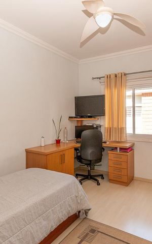 Casa de condomínio à venda com 355m², 4 quartos e 3 vagas Casa de condomínio à venda com 355m², 4 quartos e 3 vagasSuite 2