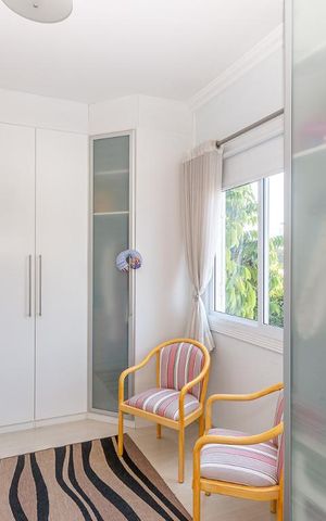 Casa de condomínio à venda com 355m², 4 quartos e 3 vagas Casa de condomínio à venda com 355m², 4 quartos e 3 vagasSuite 4