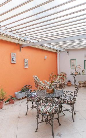 Casa de condomínio à venda com 355m², 4 quartos e 3 vagas Casa de condomínio à venda com 355m², 4 quartos e 3 vagasArea Externa