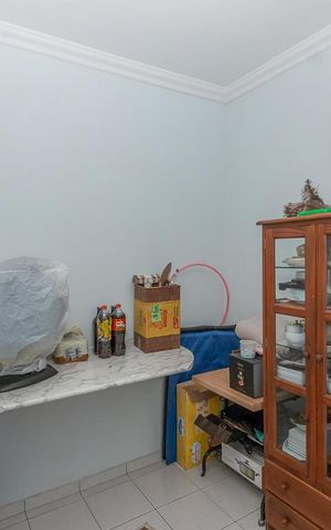 Casa de condomínio à venda com 355m², 4 quartos e 3 vagas Casa de condomínio à venda com 355m², 4 quartos e 3 vagasQuarto de Serviço