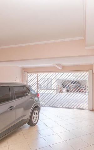 Casa de condomínio à venda com 355m², 4 quartos e 3 vagas Casa de condomínio à venda com 355m², 4 quartos e 3 vagasGaragem