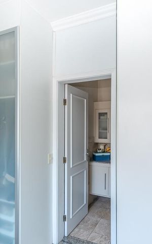 Casa de condomínio à venda com 355m², 4 quartos e 3 vagas Casa de condomínio à venda com 355m², 4 quartos e 3 vagasSuite 4