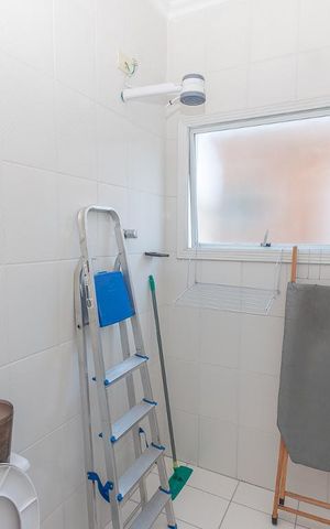 Casa de condomínio à venda com 355m², 4 quartos e 3 vagas Casa de condomínio à venda com 355m², 4 quartos e 3 vagasBanheiro de Serviço