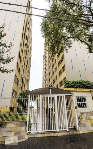 Apartamento para alugar com 65m², 2 quartos e 1 vagaFachada