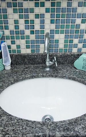 Apartamento para alugar com 57m², 2 quartos e 1 vaga Apartamento para alugar com 57m², 2 quartos e 1 vagaDetalhe banheiro corredor