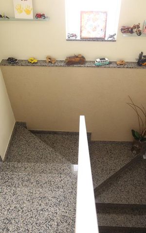 Casa à venda com 128m², 3 quartos e 4 vagasEscadas