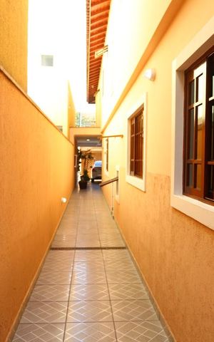 Casa à venda com 128m², 3 quartos e 4 vagasCorredor Externo