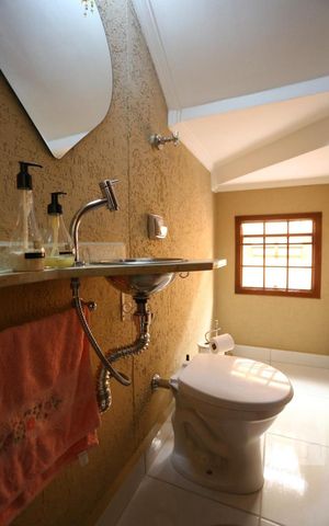 Casa à venda com 128m², 3 quartos e 4 vagasLavabo