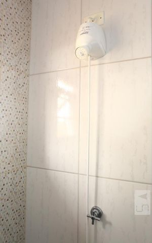 Casa à venda com 128m², 3 quartos e 4 vagasBanheiro da Suíte 1 - chuveiro