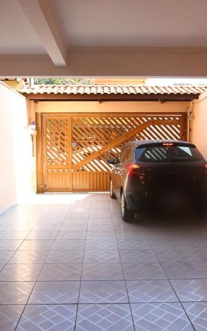Casa à venda com 128m², 3 quartos e 4 vagas Casa à venda com 128m², 3 quartos e 4 vagasGaragem