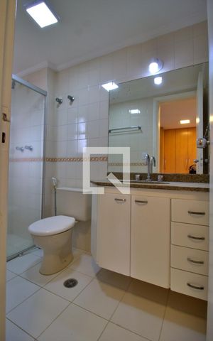 Apartamento à venda com 68m², 2 quartos e 2 vagas Apartamento à venda com 68m², 2 quartos e 2 vagasBanheiro da Suíte 2