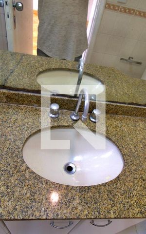 Apartamento à venda com 68m², 2 quartos e 2 vagas Apartamento à venda com 68m², 2 quartos e 2 vagasBanheiro da Suíte 1