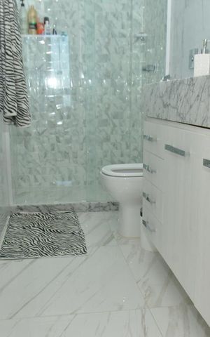 Casa à venda com 460m², 4 quartos e 3 vagasBanheiro da suite 1
