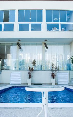 Casa à venda com 460m², 4 quartos e 3 vagasVista da Fachada