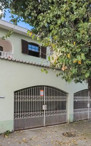 Casa à venda com 170m², 3 quartos e 3 vagasFachada