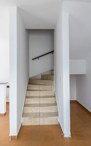 Casa à venda com 200m², 3 quartos e 2 vagas Casa à venda com 200m², 3 quartos e 2 vagasSala