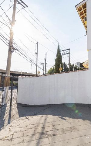 Casa à venda com 200m², 3 quartos e 2 vagas Casa à venda com 200m², 3 quartos e 2 vagasGaragem