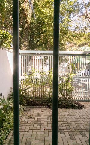 Casa à venda com 390m², 4 quartos e 4 vagas Casa à venda com 390m², 4 quartos e 4 vagasVista da Sala