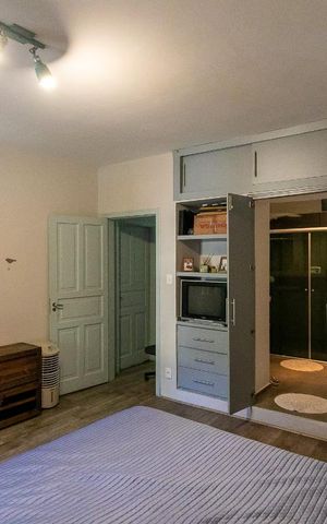 Casa à venda com 390m², 4 quartos e 4 vagas Casa à venda com 390m², 4 quartos e 4 vagasQuarto 1 - Suíte
