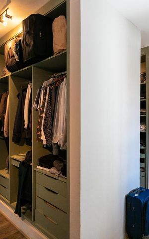 Casa à venda com 390m², 4 quartos e 4 vagas Casa à venda com 390m², 4 quartos e 4 vagasCloset do Quarto 3 - Suíte