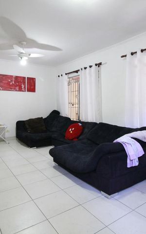 Casa à venda com 150m², 3 quartos e 2 vagasSala