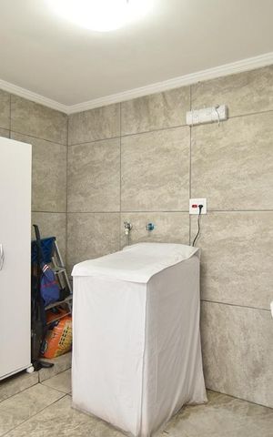 Casa à venda com 161m², 3 quartos e 2 vagasÁrea de Serviço