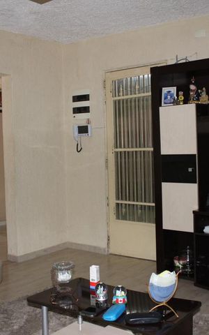 Casa à venda com 250m², 2 quartos e 2 vagasSala