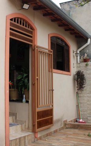 Casa à venda com 250m², 2 quartos e 2 vagasFachada