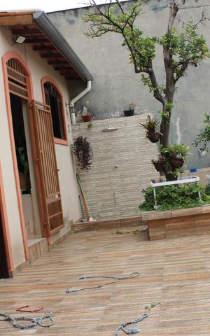 Casa à venda com 250m², 2 quartos e 2 vagasFachada