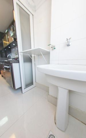 Apartamento para alugar com 87m², 2 quartos e 2 vagas Apartamento para alugar com 87m², 2 quartos e 2 vagasCozinha e Área de Serviço