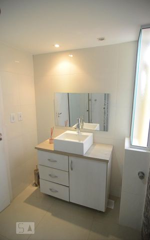 Casa para alugar com 220m², 4 quartos e 3 vagasBanheiro