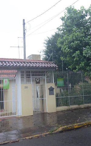 Casa para alugar com 220m², 4 quartos e 3 vagasFachada