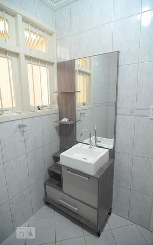 Casa para alugar com 220m², 4 quartos e 3 vagasBanheiro 