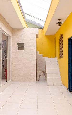 Casa à venda com 420m², 3 quartos e 8 vagas Casa à venda com 420m², 3 quartos e 8 vagasÁrea Externa