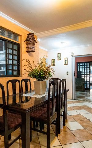 Casa à venda com 100m², 3 quartos e 2 vagas1o. Andar - Sala